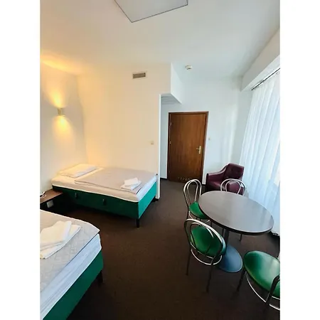 Hotel Pod Debem *